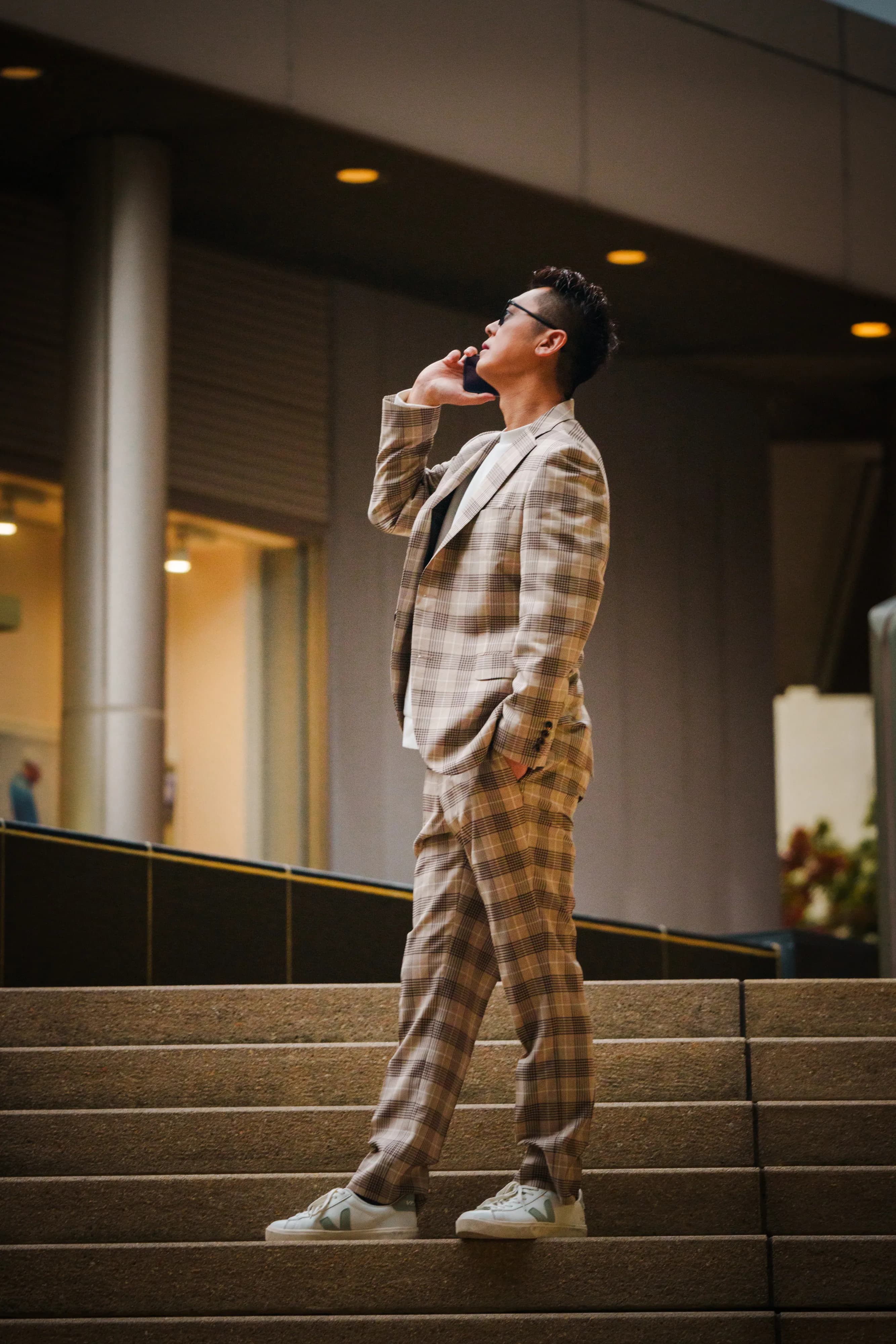スーツポーズ